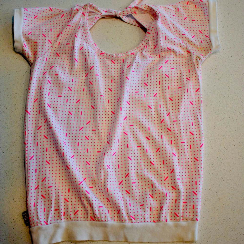 Size S - open back T-shirt